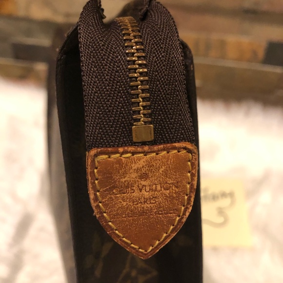 Louis Vuitton Toiletry 26 vintage (Authentic) - Picture 3 of 8